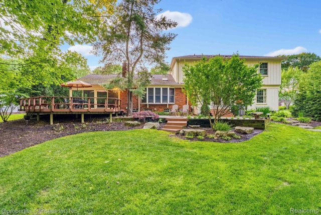 2593 Hounds Chase Drive, Troy, MI 48098