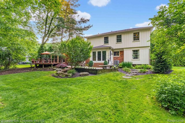 2593 Hounds Chase Drive, Troy, MI 48098