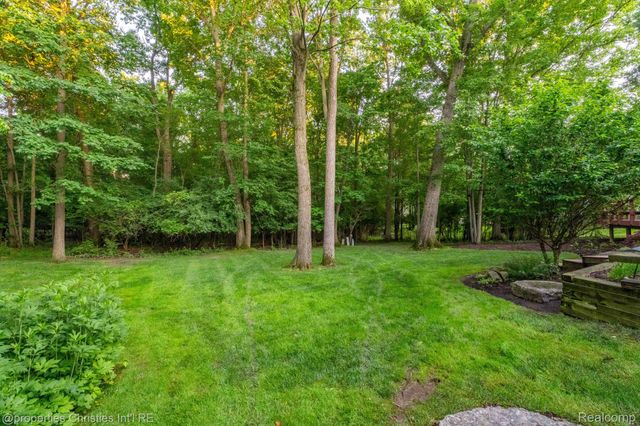 2593 Hounds Chase Drive, Troy, MI 48098