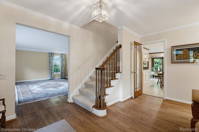 2593 Hounds Chase Drive, Troy, MI 48098