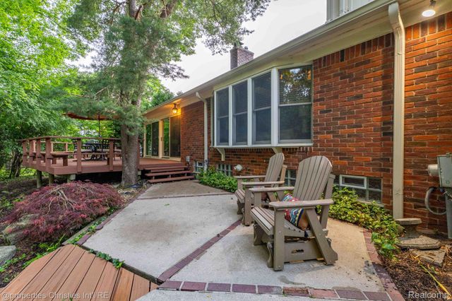 2593 Hounds Chase Drive, Troy, MI 48098