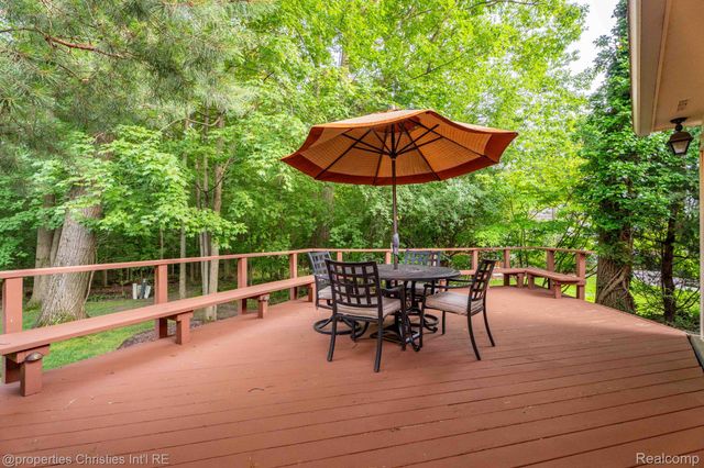 2593 Hounds Chase Drive, Troy, MI 48098