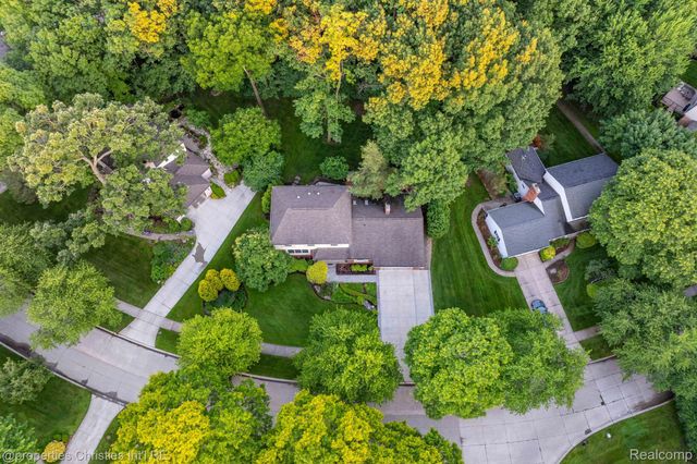 2593 Hounds Chase Drive, Troy, MI 48098