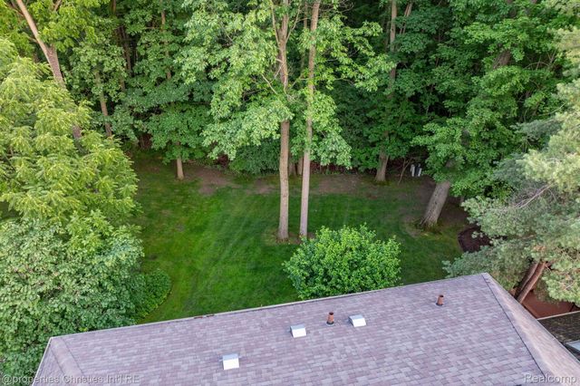 2593 Hounds Chase Drive, Troy, MI 48098