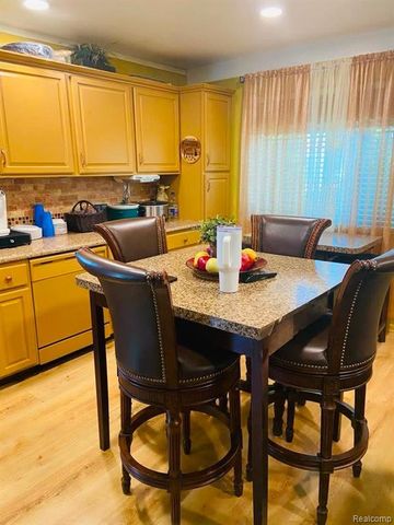 24775 Cunningham Avenue, Warren, MI 48091