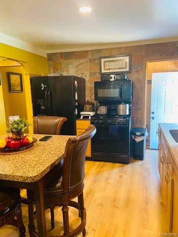 24775 Cunningham Avenue, Warren, MI 48091
