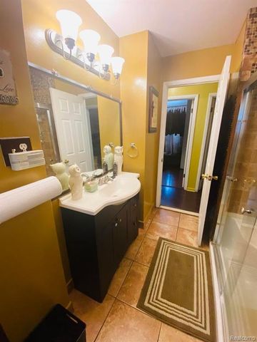 24775 Cunningham Avenue, Warren, MI 48091