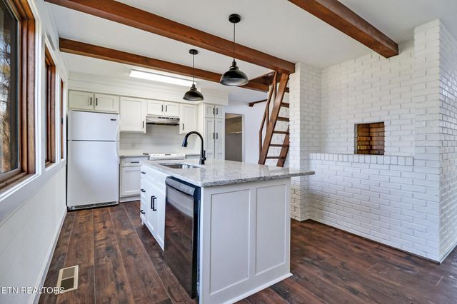 1651 Pennsylvania Ave, Jamestown, TN 38556