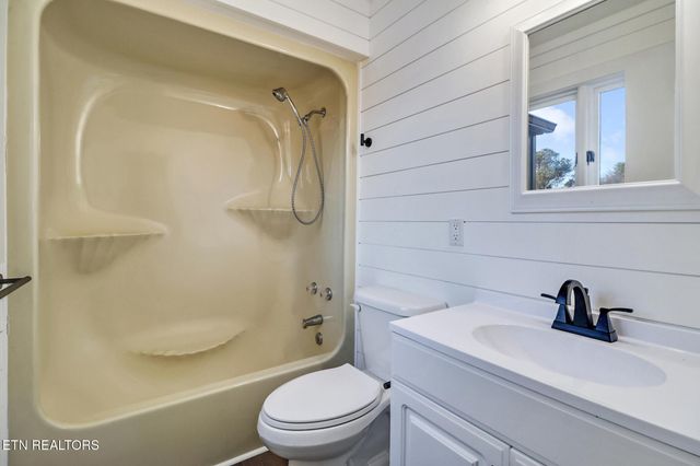 1651 Pennsylvania Ave, Jamestown, TN 38556