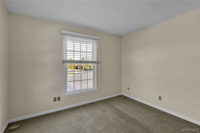 660 Youngs Road E, Amherst, NY 14221
