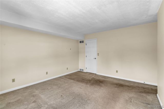 660 Youngs Road E, Amherst, NY 14221