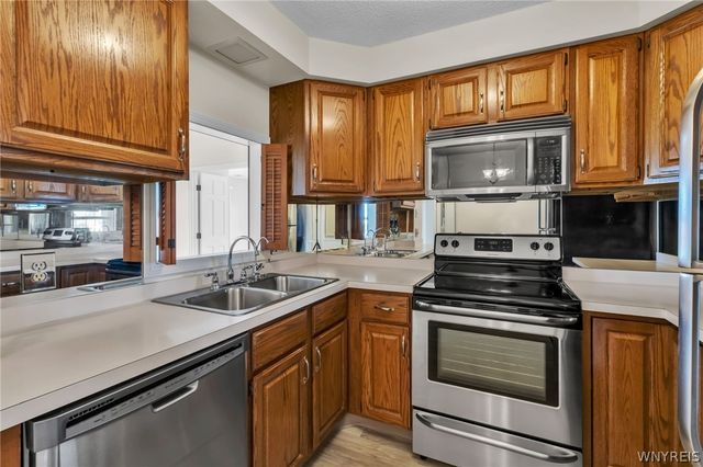 660 Youngs Road E, Amherst, NY 14221