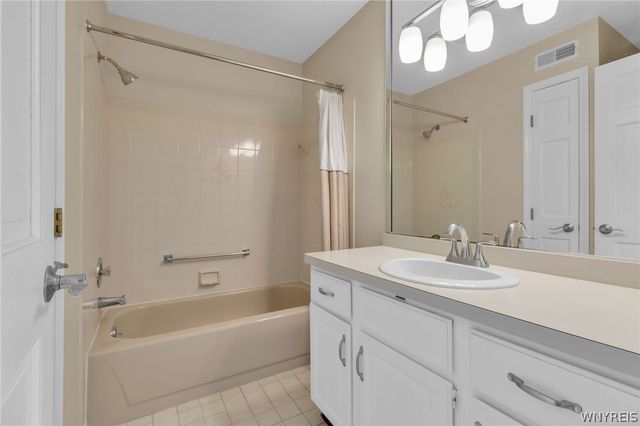660 Youngs Road E, Amherst, NY 14221
