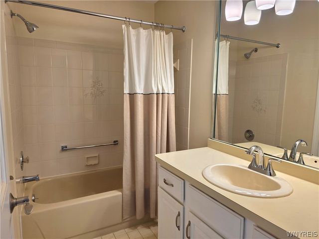 660 Youngs Road E, Amherst, NY 14221