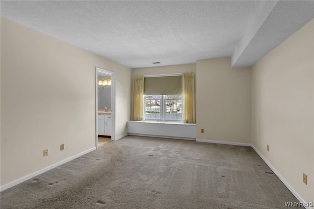 660 Youngs Road E, Amherst, NY 14221