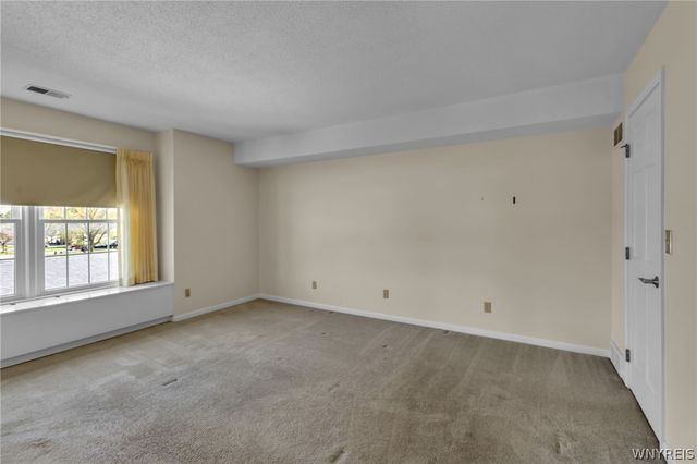 660 Youngs Road E, Amherst, NY 14221