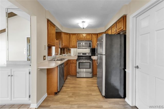 660 Youngs Road E, Amherst, NY 14221