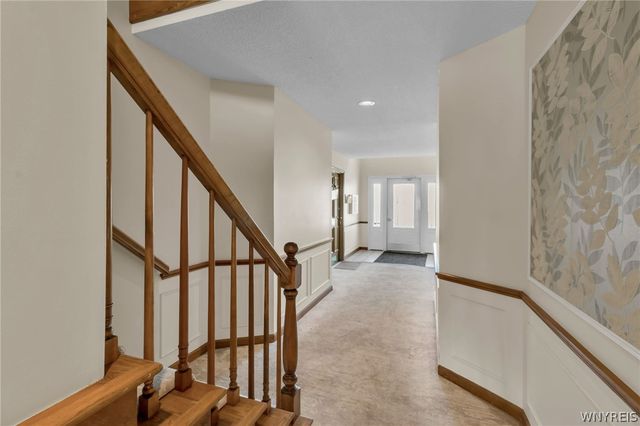 660 Youngs Road E, Amherst, NY 14221