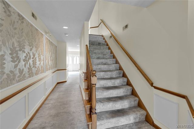 660 Youngs Road E, Amherst, NY 14221
