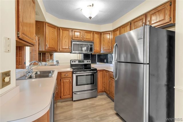 660 Youngs Road E, Amherst, NY 14221