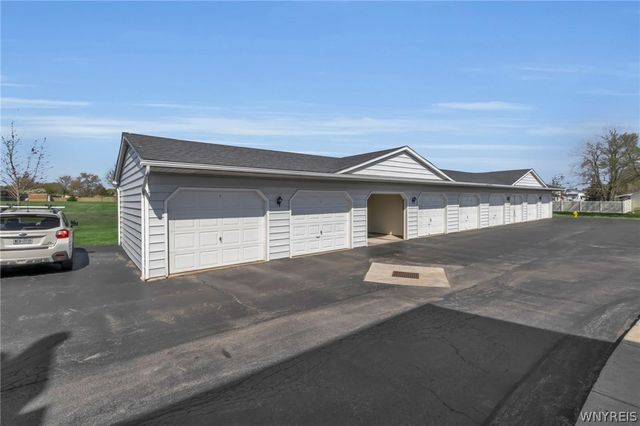 660 Youngs Road E, Amherst, NY 14221