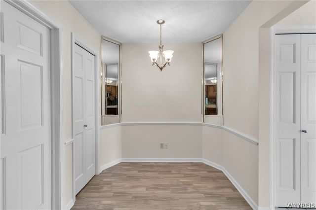 660 Youngs Road E, Amherst, NY 14221