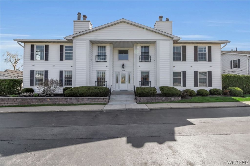 660 Youngs Road E, Amherst, NY 14221