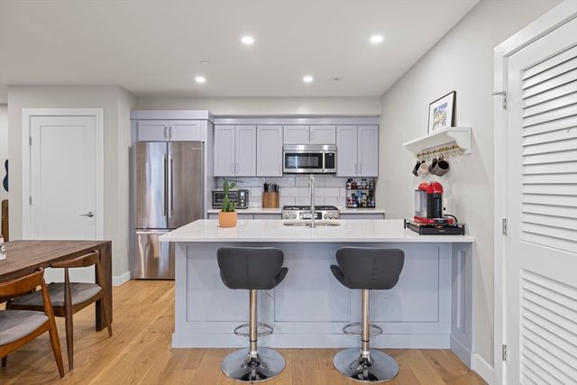 10-16 Everett 204, Boston, MA 02128