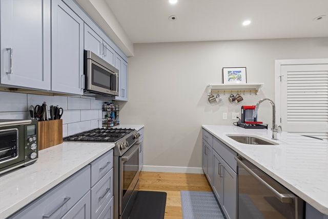 10-16 Everett 204, Boston, MA 02128