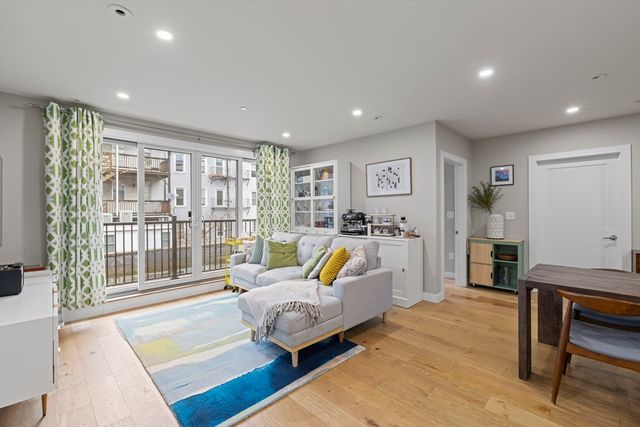 10-16 Everett 204, Boston, MA 02128