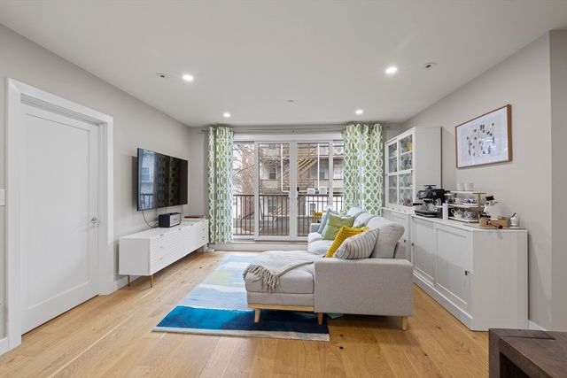 10-16 Everett 204, Boston, MA 02128