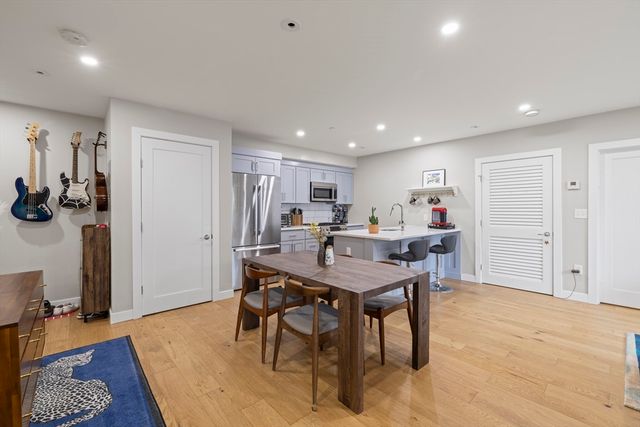 10-16 Everett 204, Boston, MA 02128