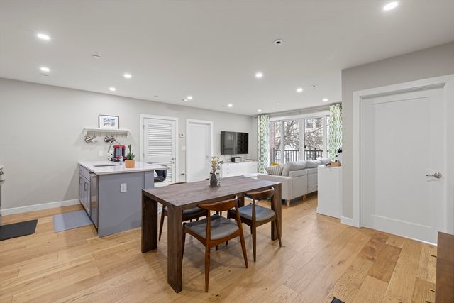 10-16 Everett 204, Boston, MA 02128