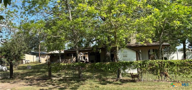 458 Loop 105, Cuero, TX 77954