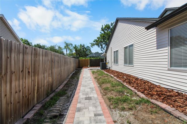 911 VALLEY VIEW CIRCLE, Palm Harbor, FL 34684