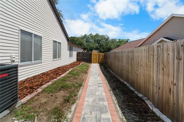 911 VALLEY VIEW CIRCLE, Palm Harbor, FL 34684
