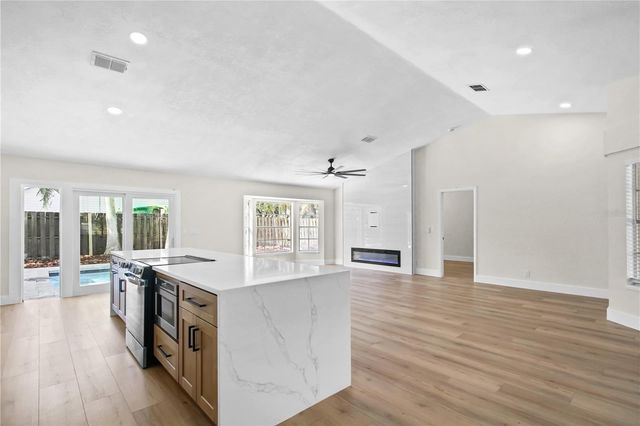 911 VALLEY VIEW CIRCLE, Palm Harbor, FL 34684