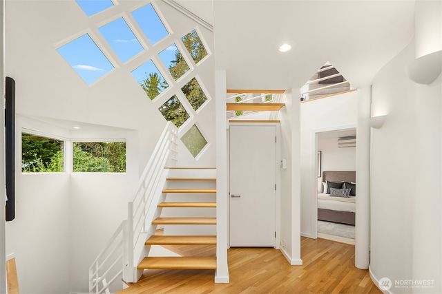 1023 14th Place W, Kirkland, WA 98033