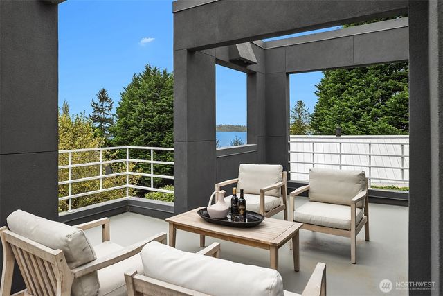 1023 14th Place W, Kirkland, WA 98033