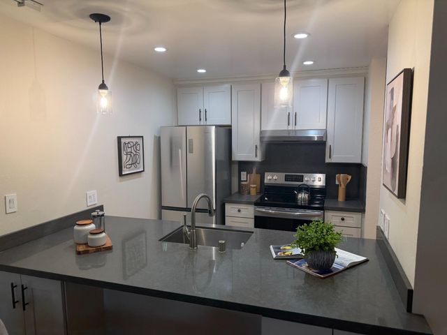 222 Laurel Street 105, San Carlos, CA 94070