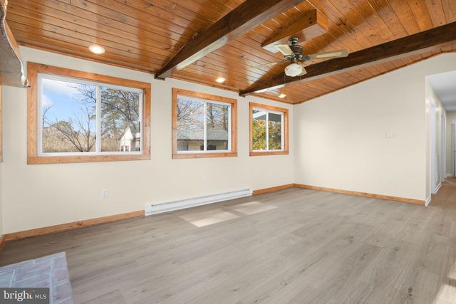 6498 CHURCH ST, Chincoteague Island, VA 23336