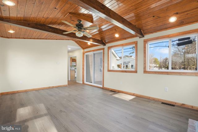 6498 CHURCH ST, Chincoteague Island, VA 23336