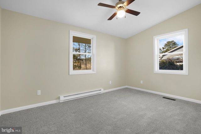 6498 CHURCH ST, Chincoteague Island, VA 23336