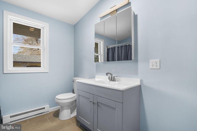 6498 CHURCH ST, Chincoteague Island, VA 23336