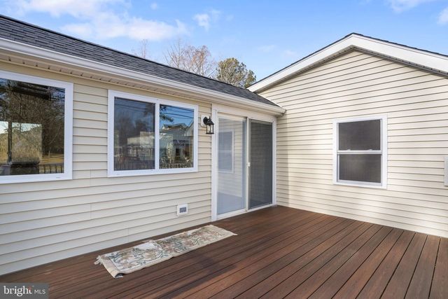 6498 CHURCH ST, Chincoteague Island, VA 23336