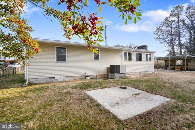 6498 CHURCH ST, Chincoteague Island, VA 23336