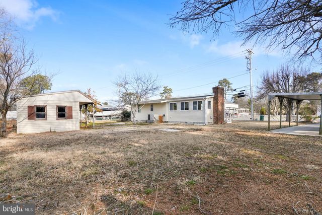 6498 CHURCH ST, Chincoteague Island, VA 23336