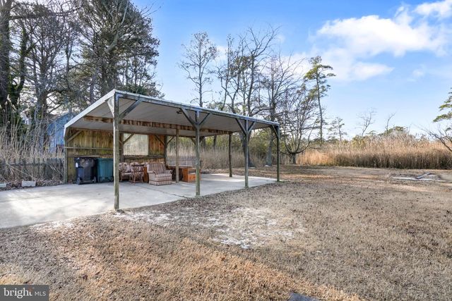 6498 CHURCH ST, Chincoteague Island, VA 23336