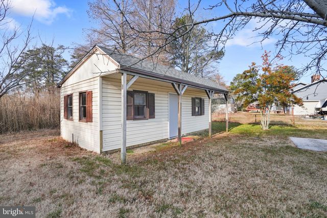 6498 CHURCH ST, Chincoteague Island, VA 23336