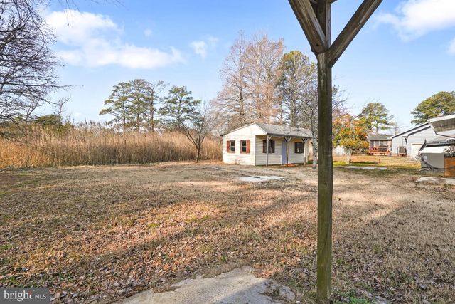 6498 CHURCH ST, Chincoteague Island, VA 23336